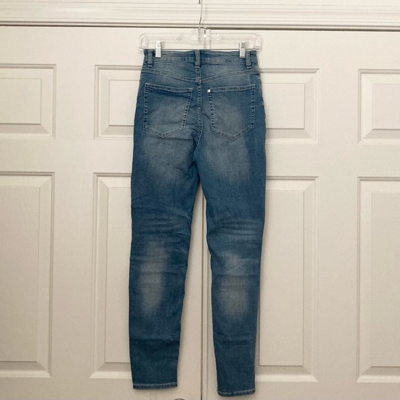 H&M High Rise super stretchy Skinny Jeans gently used size 4 - Picture 2 of 4